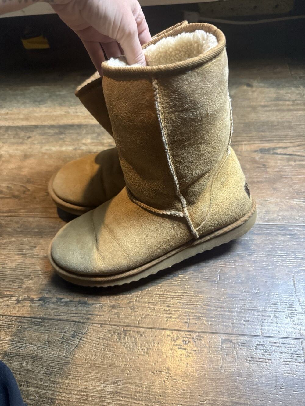 Ugg Australia Womens Size W8 US Brown Suede Leather Sheepskin Boots